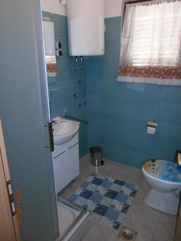 Apartman FOX Apartment Pirovac Bagian luar foto