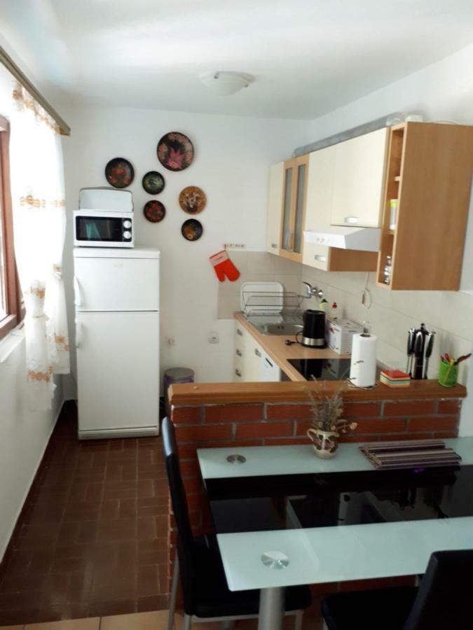 Apartman FOX Apartment Pirovac Bagian luar foto