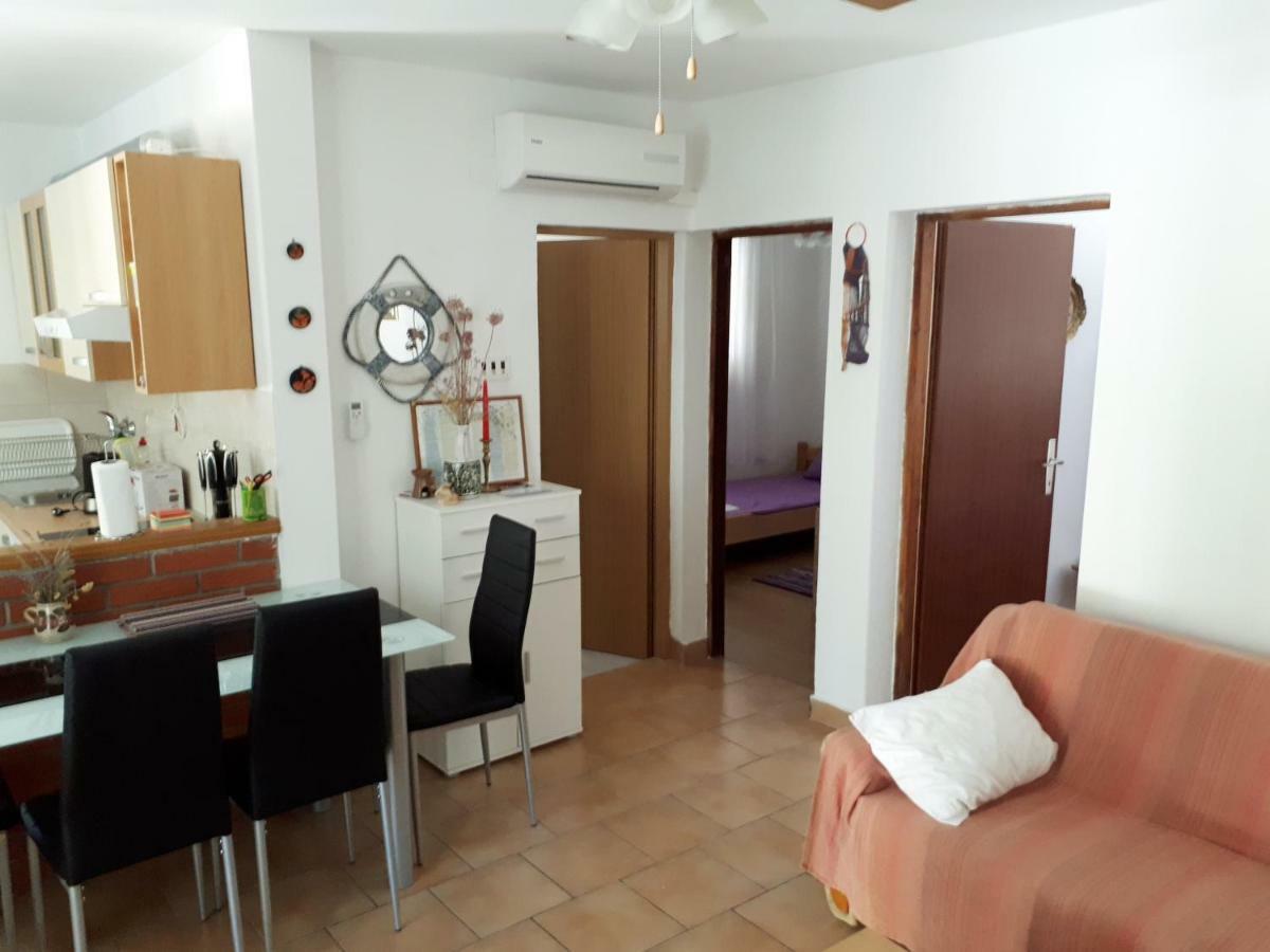 Apartman FOX Apartment Pirovac Bagian luar foto