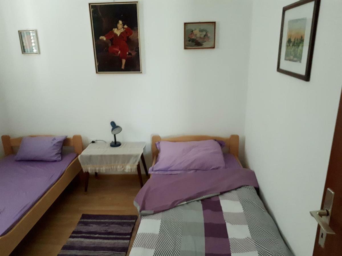 Apartman FOX Apartment Pirovac Bagian luar foto