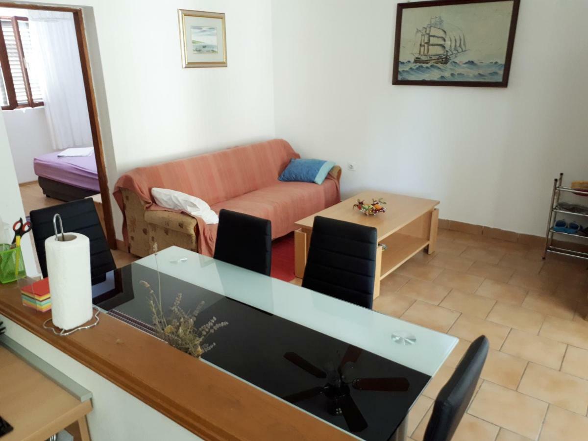 Apartman FOX Apartment Pirovac Bagian luar foto