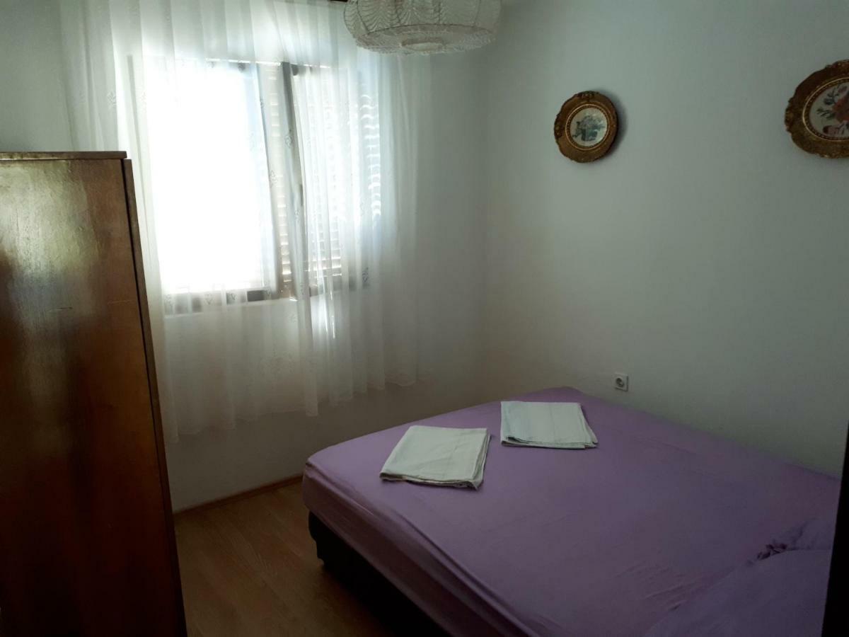 Apartman FOX Apartment Pirovac Bagian luar foto