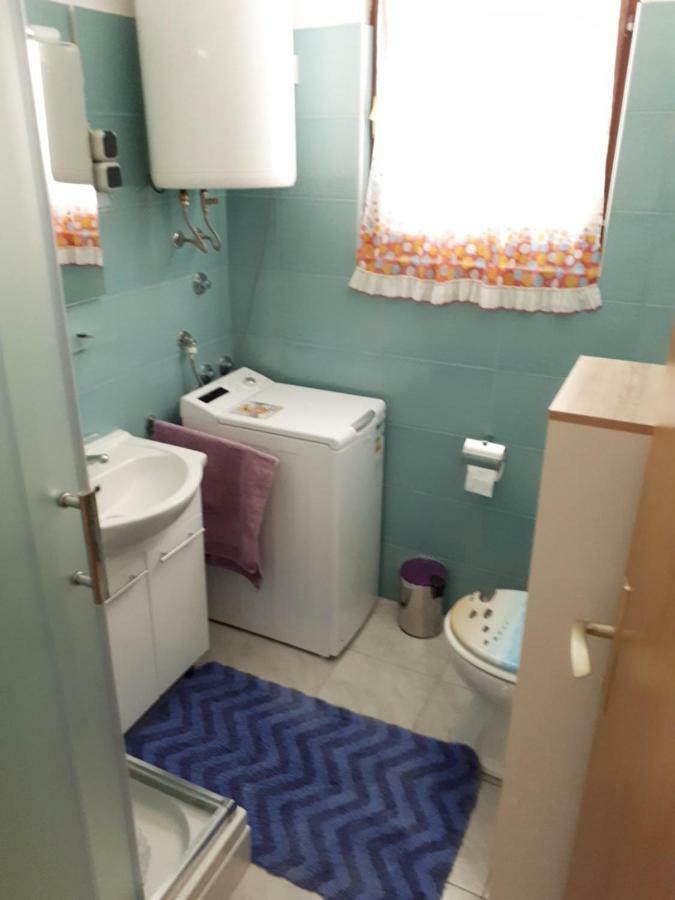 Apartman FOX Apartment Pirovac Bagian luar foto